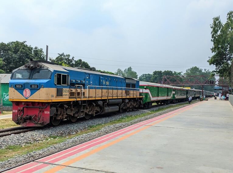 innovative online hub 762457733